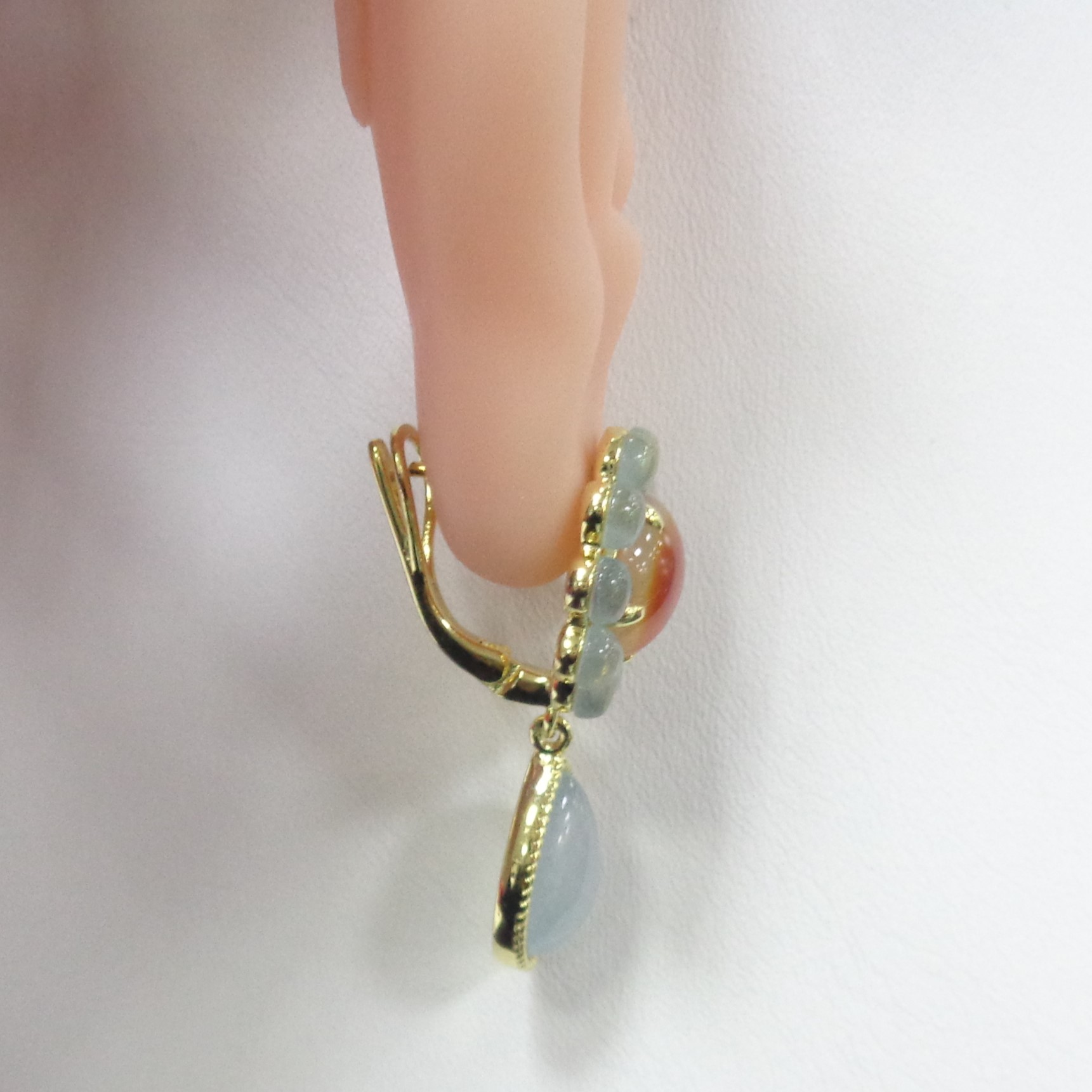 Серебряные серьги с аквамаринами и халцедонами